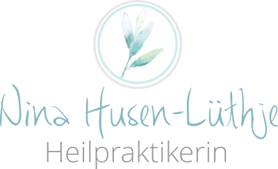 Logo für Heilpraktikerin mit einem pastellfarbenen Basilikumzweig