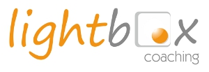 Logo Lightbox Coaching mit einer leuchtenden Kugel im Raum